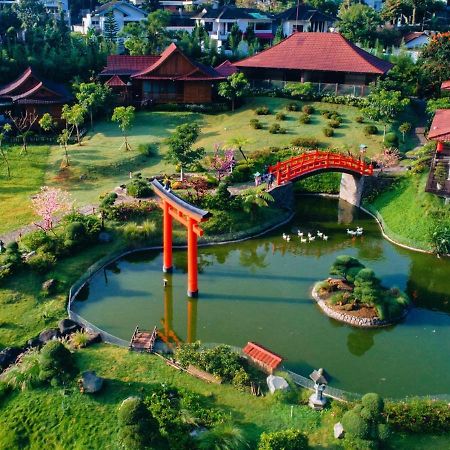 The Onsen Hot Spring Resort Batu  Exteriör bild