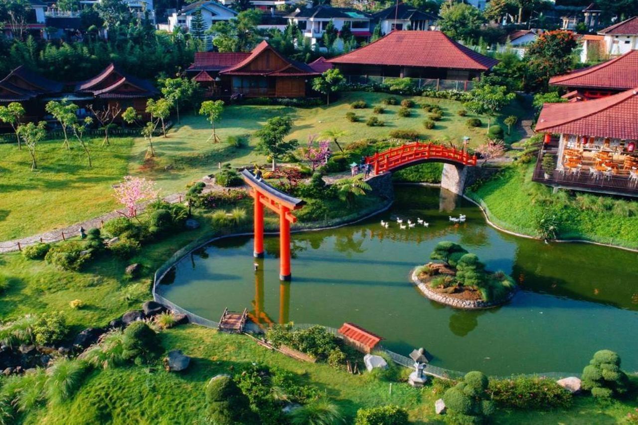 The Onsen Hot Spring Resort Batu  Exteriör bild